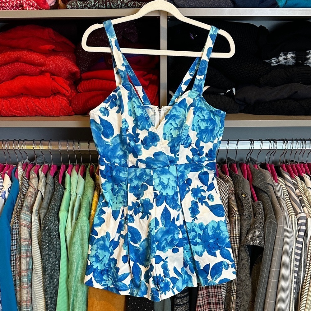 Minkpink turquoise/white floral sleeveless back zipper closure romper size M